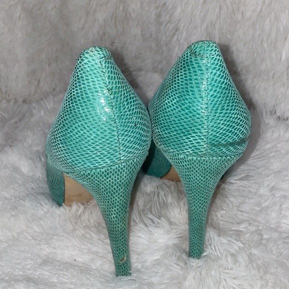 BCBGeneration Teal pumps size 10 - Picture 7 of 9